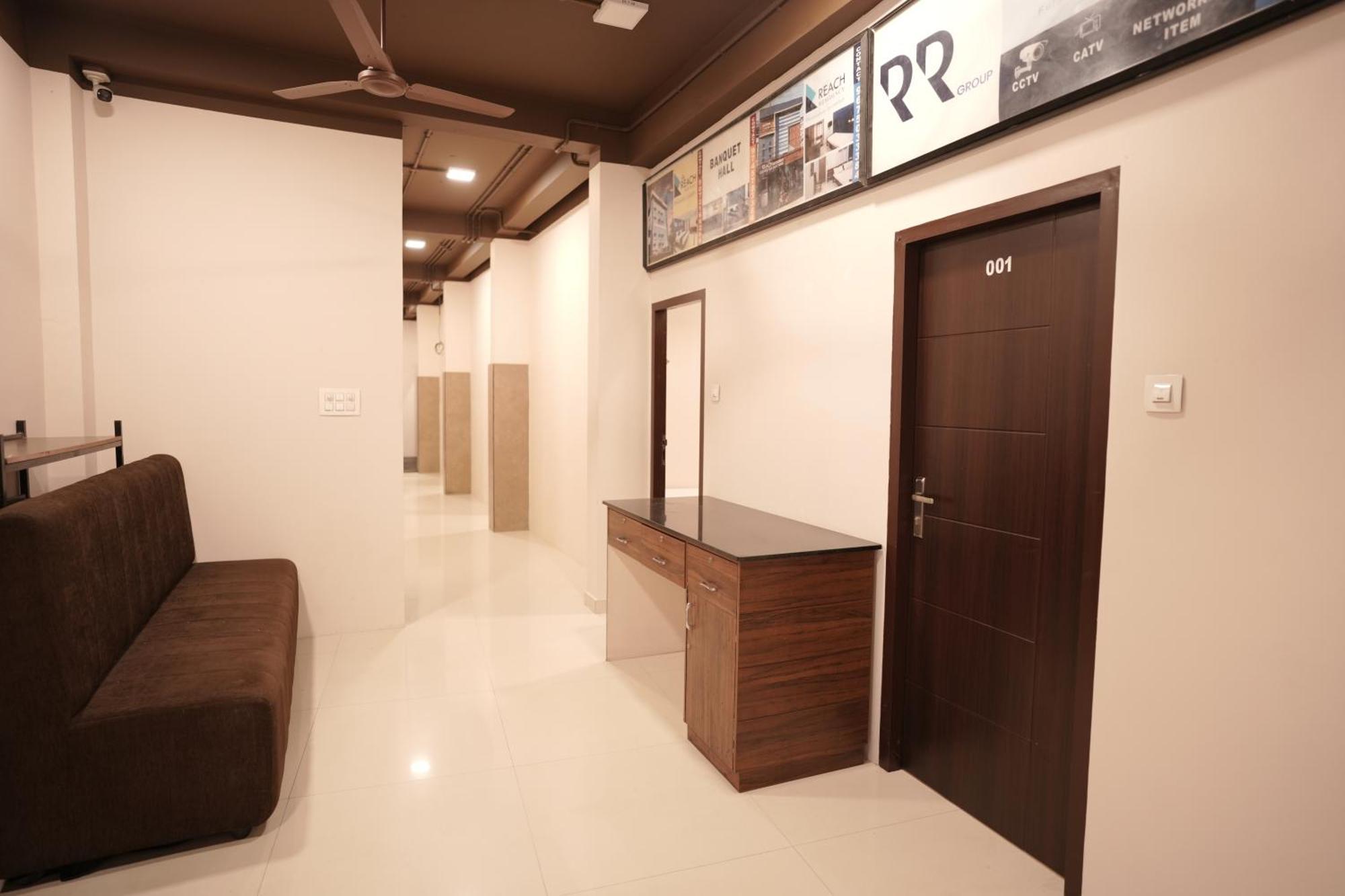 Reach Residency Hotel Kochi Exterior photo