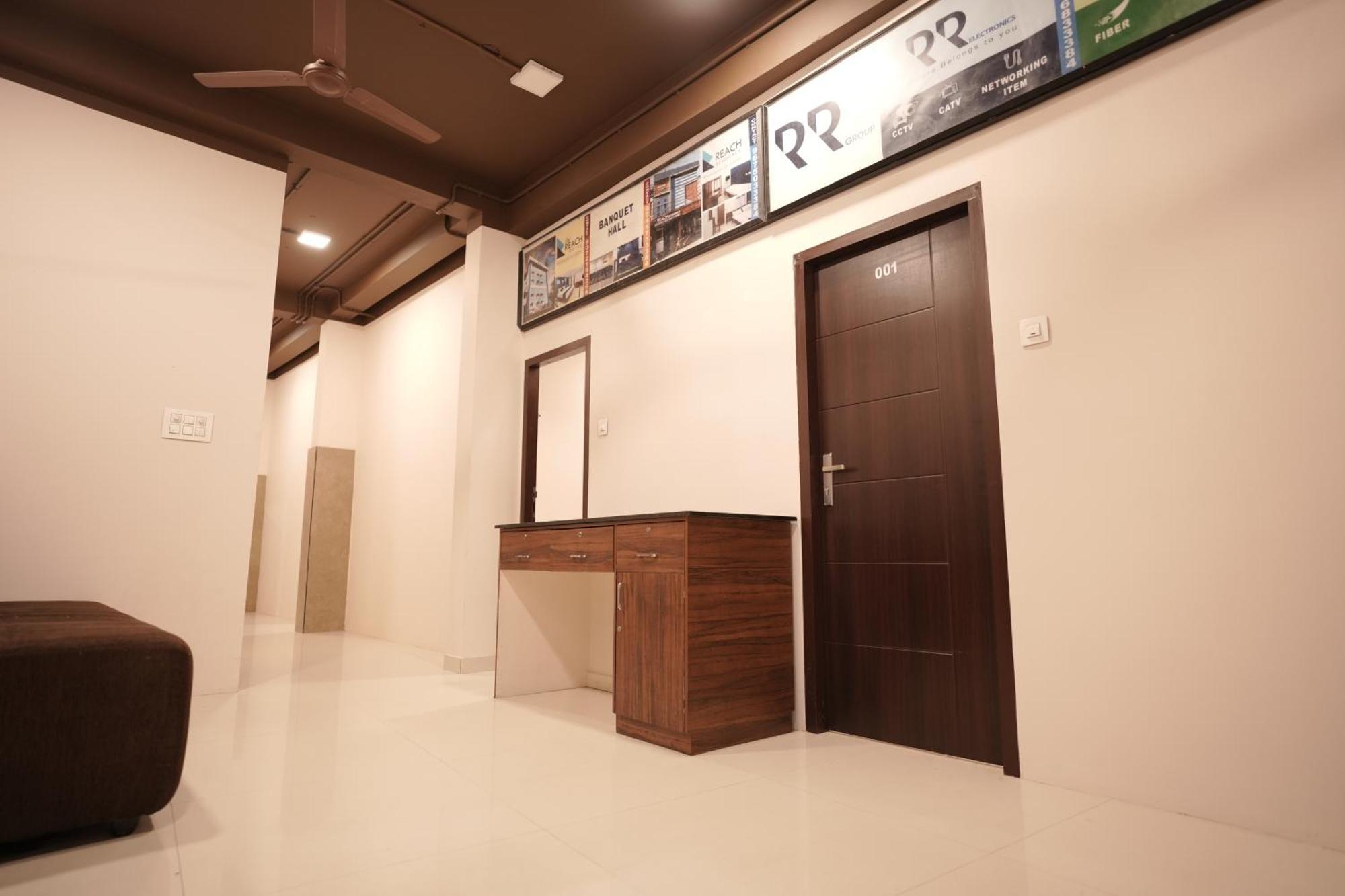 Reach Residency Hotel Kochi Exterior photo