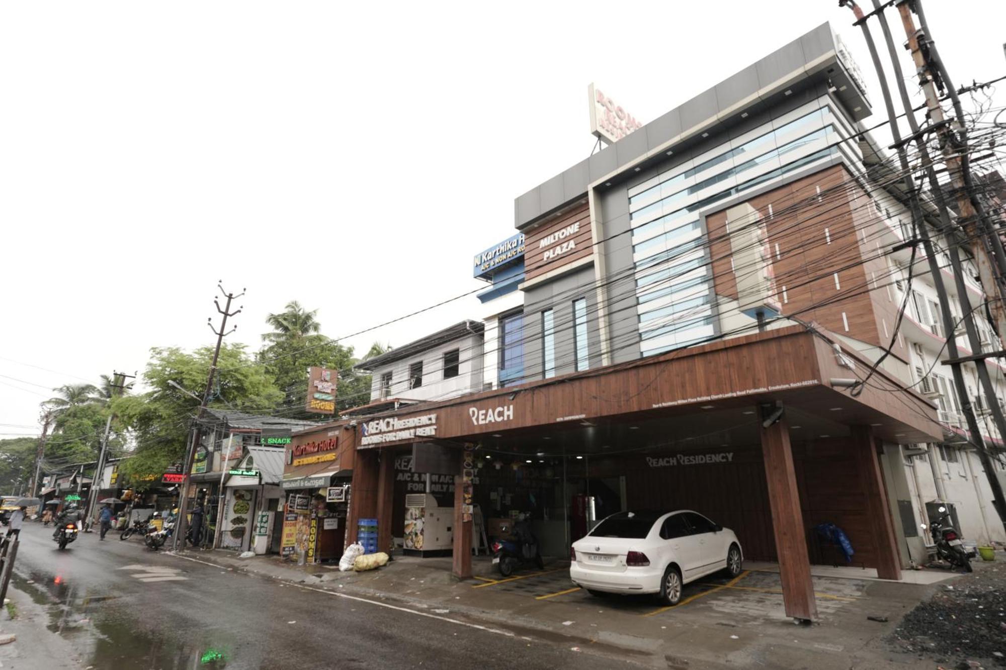 Reach Residency Hotel Kochi Exterior photo